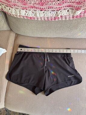 Patagonia Women's Black Athletic Shorts medium lined underwear back pocket zip